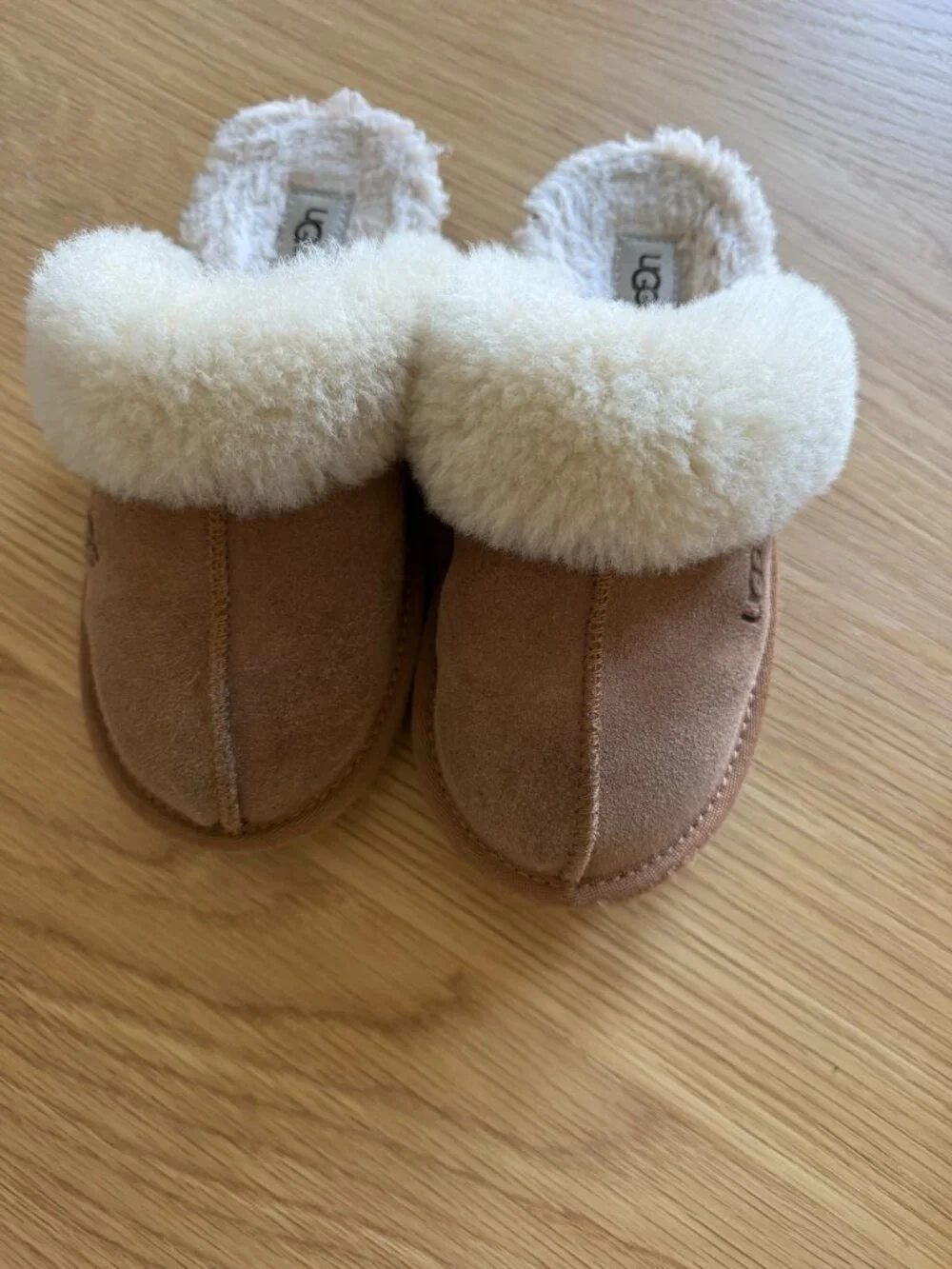 UGG Kids Cozy Sheepskin Slippers Chestnut Brown Plush Lined Slip-On